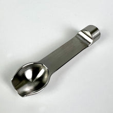 Load image into Gallery viewer, Old Head Measuring Spoon